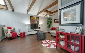 Hidden Couples Loft Retreat In Heights Foodie District