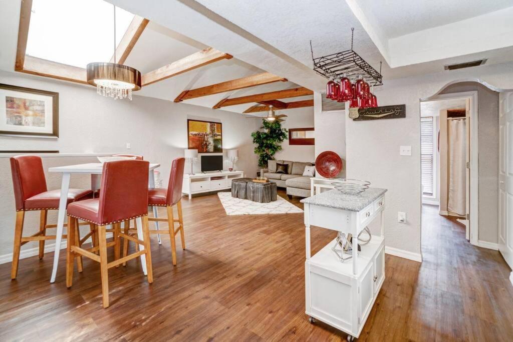 Hidden Couples Loft Retreat In Heights Foodie District Tampa Exterior photo