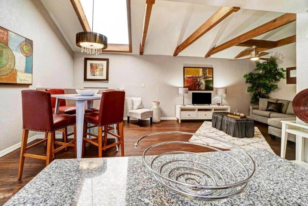 Hidden Couples Loft Retreat In Heights Foodie District Tampa Exterior photo