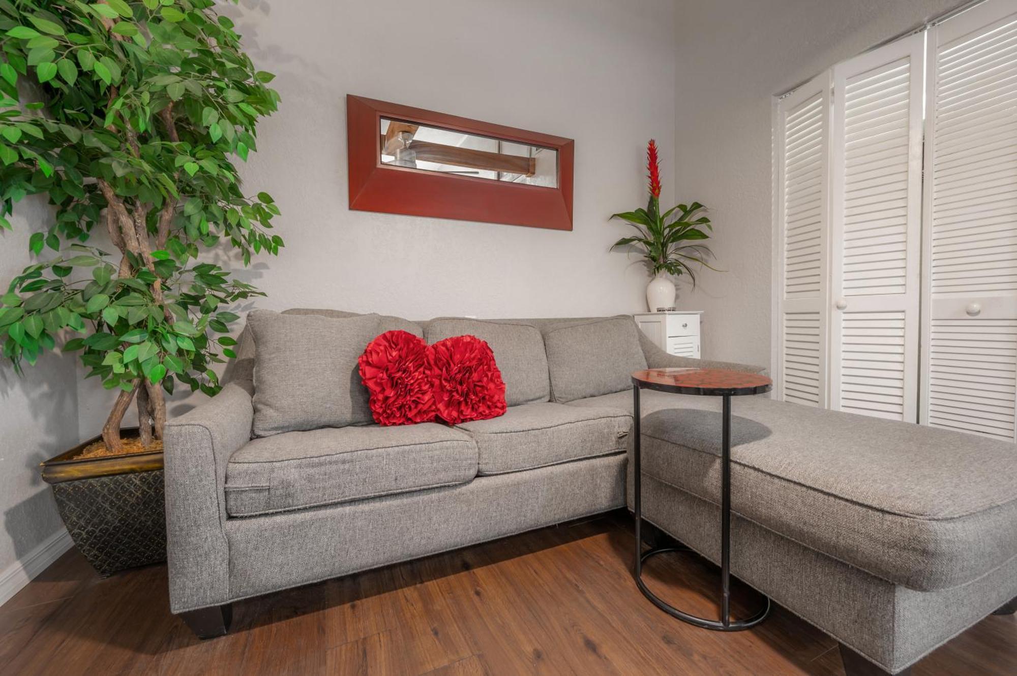Hidden Couples Loft Retreat In Heights Foodie District Tampa Exterior photo