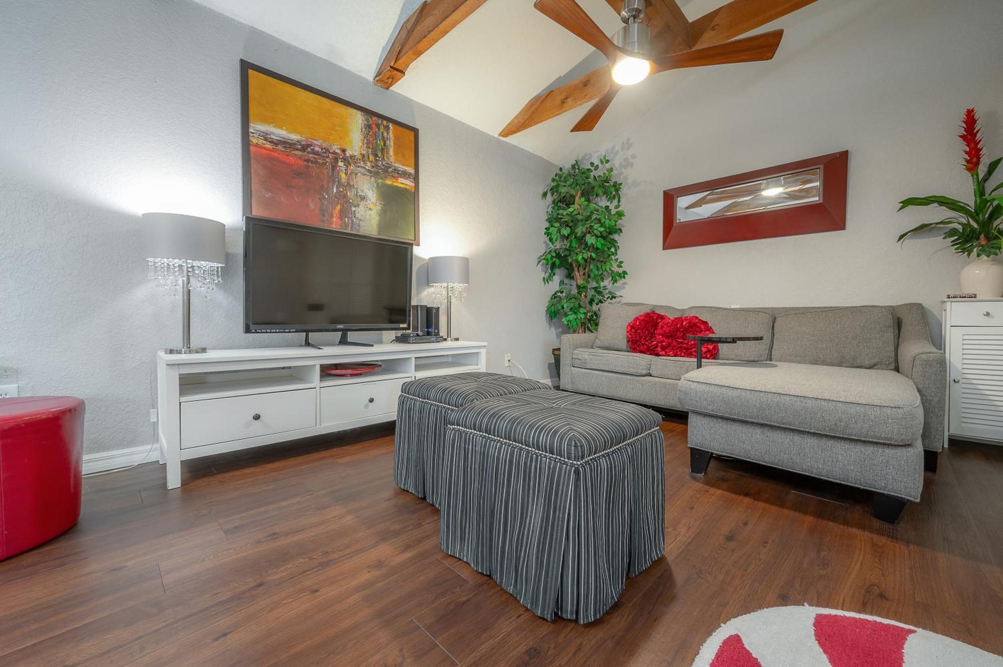 Hidden Couples Loft Retreat In Heights Foodie District Tampa Exterior photo